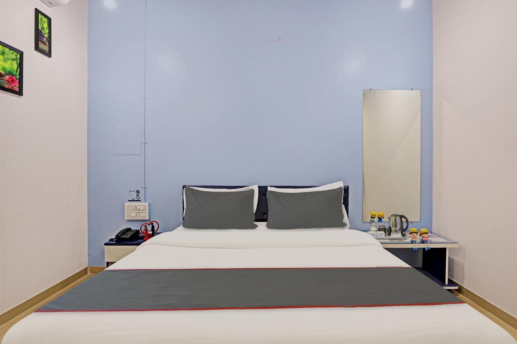 Hotel Silk, Premier Budget Friendly Luxury Hotel In Surat, Perfect For Families, Couples And Business Travelers Екстериор снимка