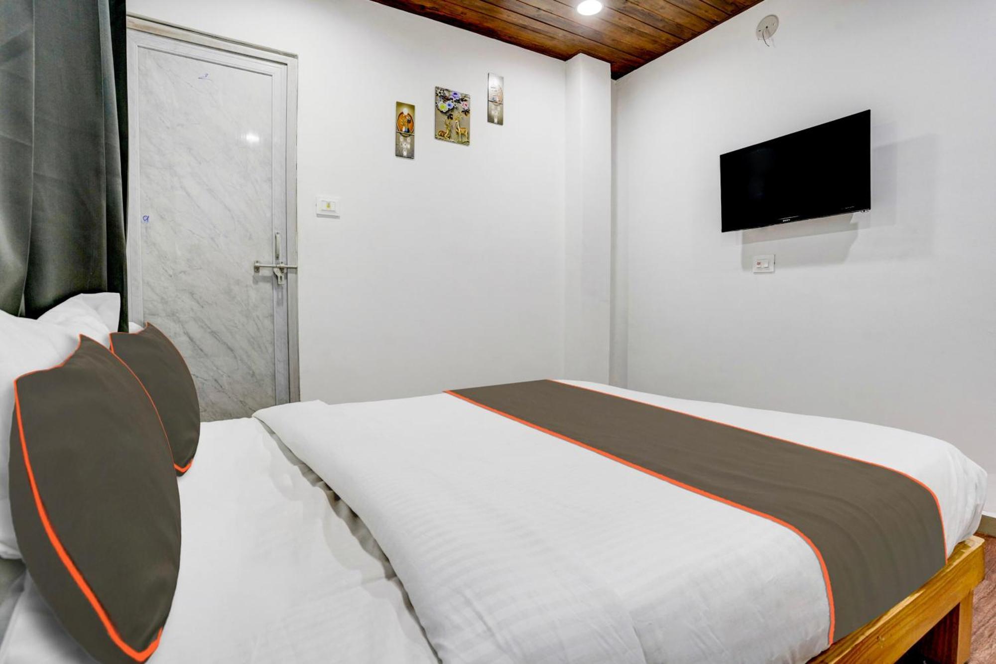 Hotel Silk, Premier Budget Friendly Luxury Hotel In Surat, Perfect For Families, Couples And Business Travelers Екстериор снимка