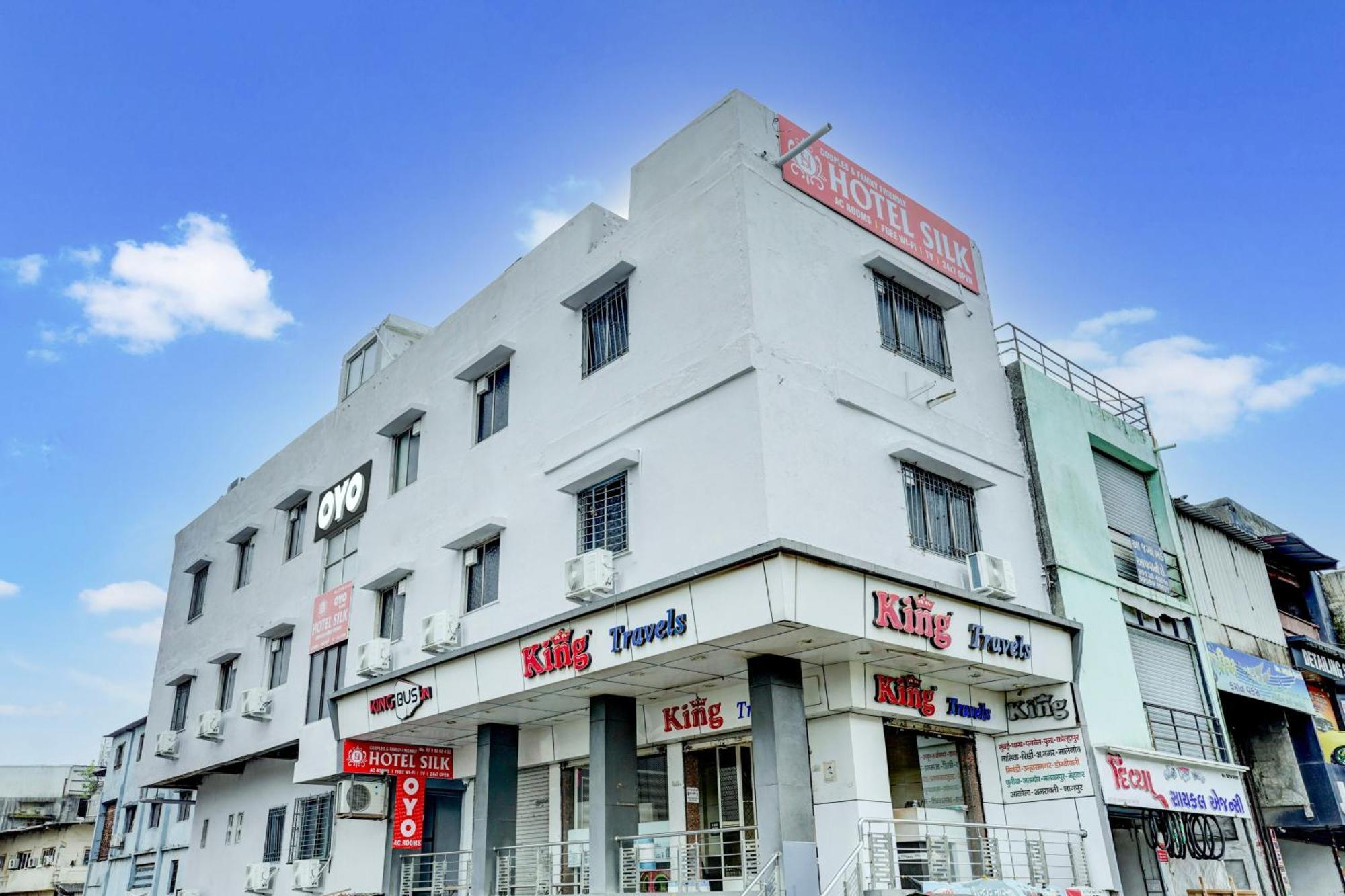 Hotel Silk, Premier Budget Friendly Luxury Hotel In Surat, Perfect For Families, Couples And Business Travelers Екстериор снимка