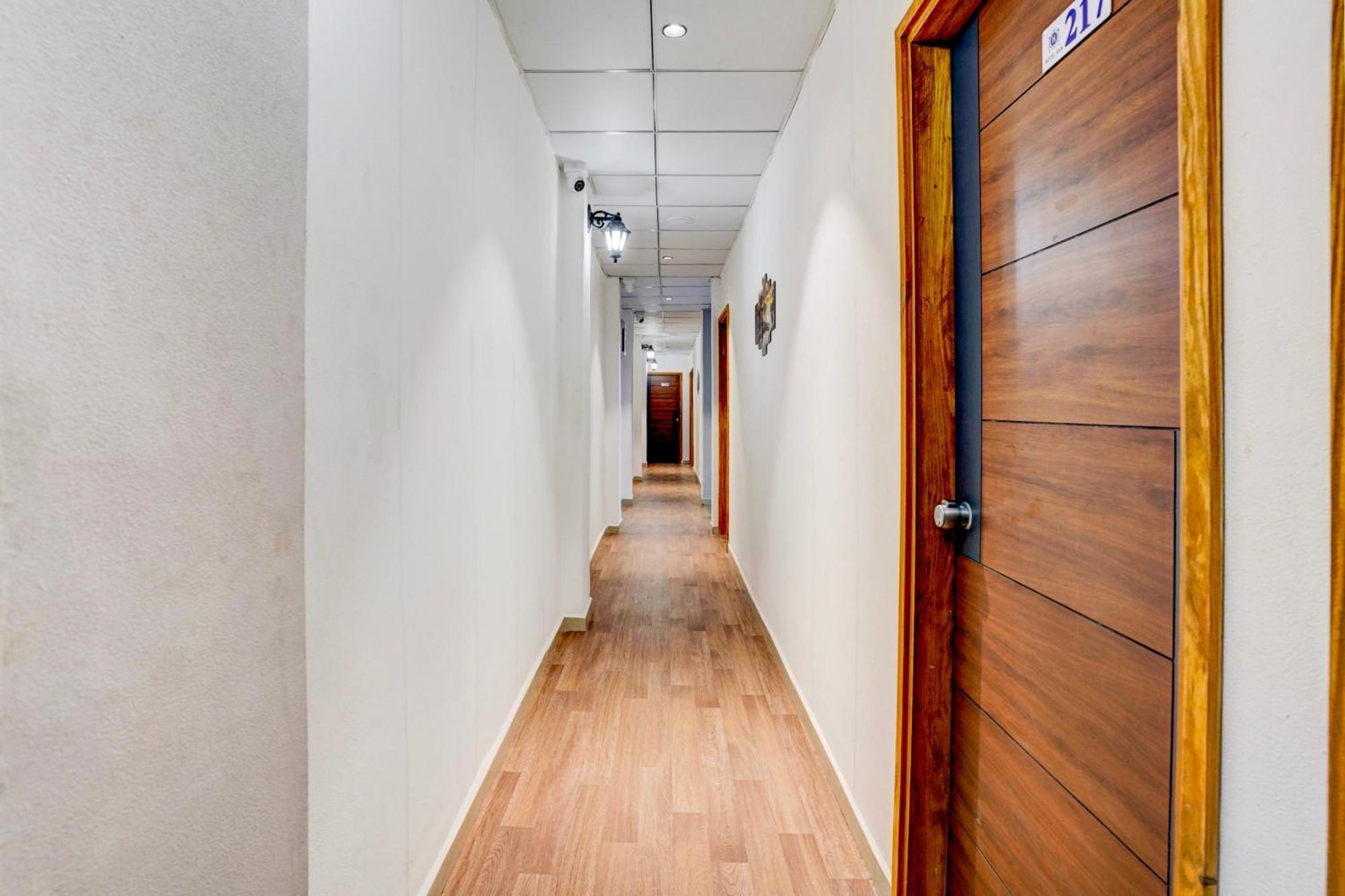 Hotel Silk, Premier Budget Friendly Luxury Hotel In Surat, Perfect For Families, Couples And Business Travelers Екстериор снимка