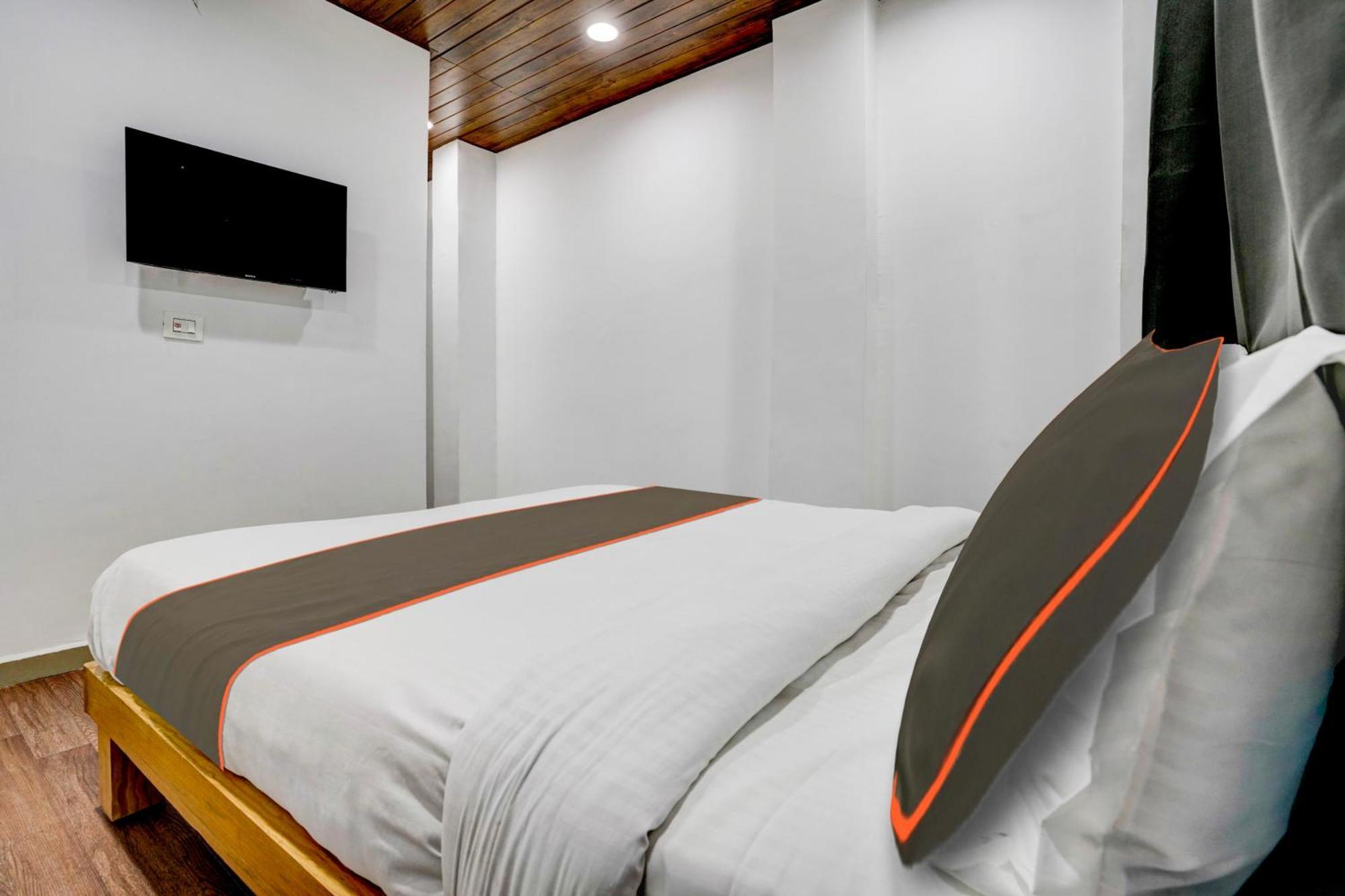 Hotel Silk, Premier Budget Friendly Luxury Hotel In Surat, Perfect For Families, Couples And Business Travelers Екстериор снимка