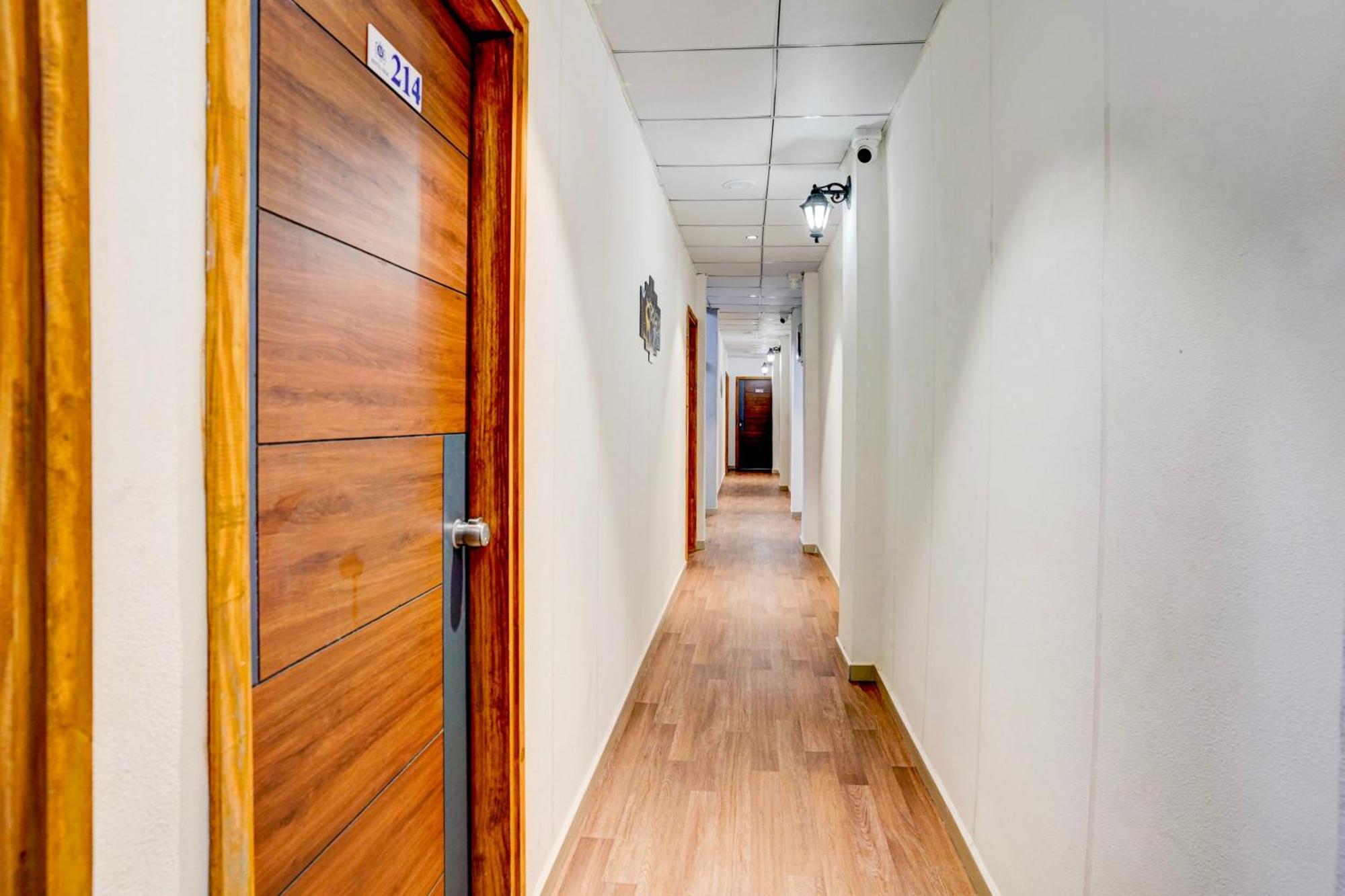 Hotel Silk, Premier Budget Friendly Luxury Hotel In Surat, Perfect For Families, Couples And Business Travelers Екстериор снимка
